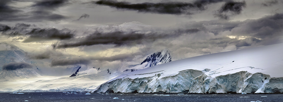 Dangerous Approach to the Antarctica Mainland